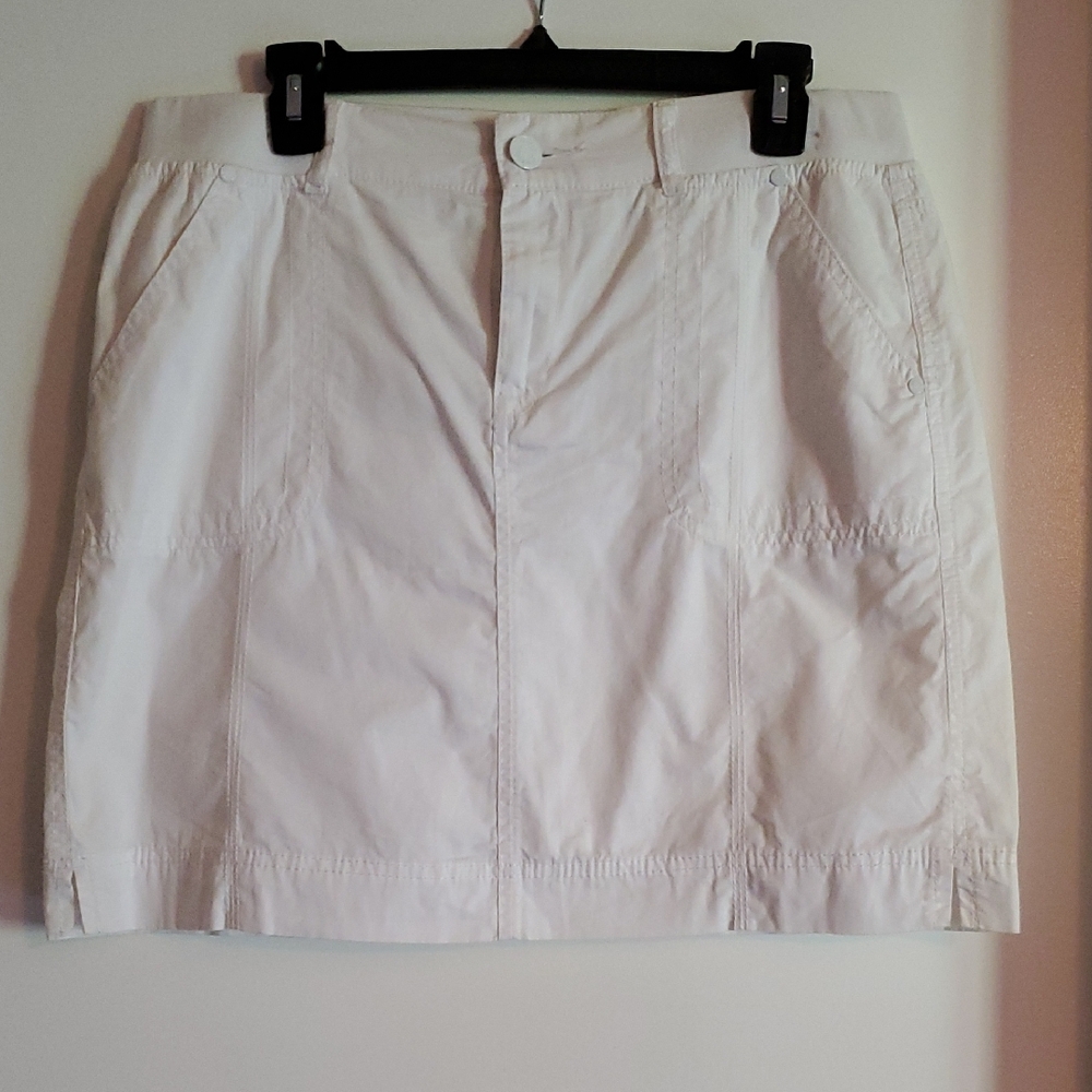 Gloria Vanderbilt White Skort